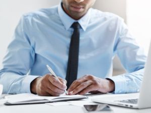 В Якутии должностное лицо педколледжа обвиняется в 20 эпизодах взяточничества и 38 эпизодах мошенничества