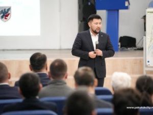 Евгений Григорьев выступил с отчетом Окружной администрации перед жителями Сайсарского округа