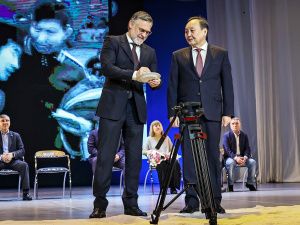 В Якутске состоялось торжественное собрание общественности в честь 75-летия со дня рождения Романа Михайловича Дмитриева