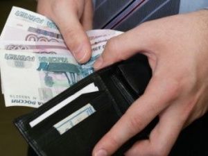 В Якутске мужчина увидев открытую дверь соседской квартиры, стащил деньги и очки