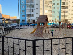 В Якутске продолжается благоустройство дворовых территорий