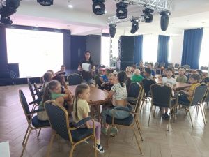 На базе Культурного центра АО «АК «ЖДЯ» работает летняя детская площадка