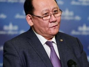 После того как Владимиров Леонид возглавил в августе прошлого года Академию наук РС(Я), этим бюджетным учреждением стали заключаться странные госконтракты