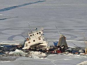 Специалисты ЛОРПа оценивают ущерб от затонувших теплоходов