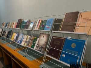 Выставка «Парламентаризм Якутии» открылась в Национальной библиотеке республики