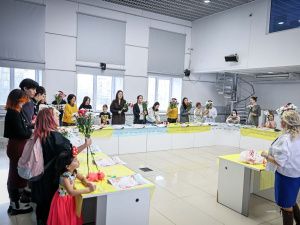 В Якутске прошел мастер-класс «Букет для мамы» в честь Дня матери в республике