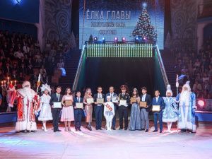 В канун Нового года самолеты авиакомпании «Якутия» доставят детей со всех уголков республики на главные елки