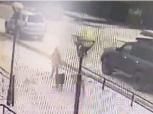 Мужчина спас ребенка от стаи собак в центре Олекминска