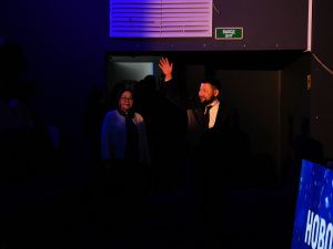 Евгений Григорьев вручил стипендии 100 лучшим школьникам на Елке главы Якутска