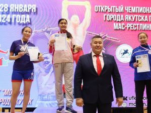 Заявка от Вячеслава Дьяконова и новые лидеры: итоги первого дня чемпионата Якутска по мас-рестлингу