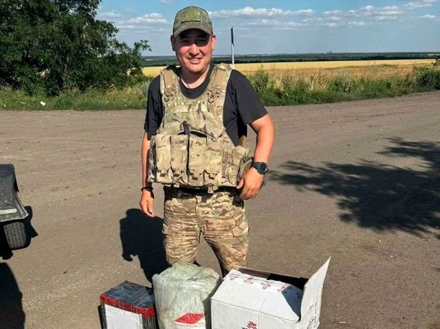 Бойцам из Якутии доставили 151 посылку и три автомобиля