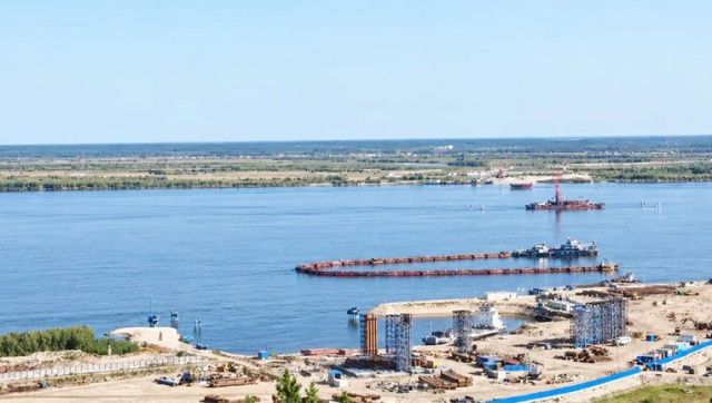 Ленский мост набирает высоту: в русле реки уже установлены первые гигантские сваи