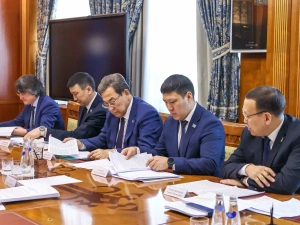 Айсен Николаев провел заседание президиума оперативного штаба по обеспечению экономического развития Якутии