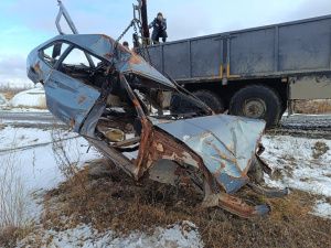 Поселок Сангар очистили от бесхозных кузовов автомобилей по акции «Чистый поселок!»