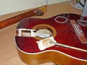 В Якутии мужчина забил гитарой приятеля насмерть и расчленил его тело