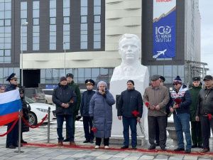 В Якутске состоялся торжественный митинг, посвященный Дню космонавтики