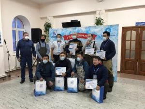 Привокзальную площадь станции Нижний Бестях украсили ледовые скульптуры