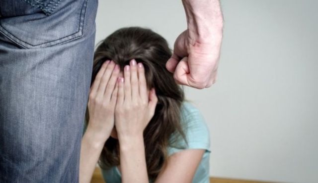 В Амгинском районе муж увел жену на поле и угрожал убийством