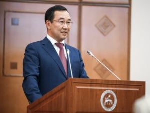 Айсен Николаев вручил якутянам государственные награды