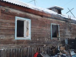 В Магане двоих детей в бессознательном состоянии вытащили из горящей квартиры