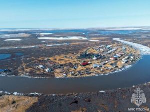 Аэродром в посёлке Зырянка по-прежнему подтоплен