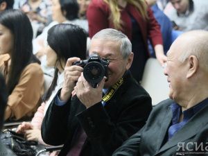 ВОТ ВАМ - И ГОД КОНСОЛИДАЦИИ... (Грустные мысли в преддверии Дня российской печати)