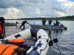 Спасатели ведут поиски утонувшего ребенка на реке Вилюй