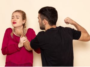 Житель Верхневилюйского района встретил сожительницу в сельском клубе и сломал ей ребро из ревности