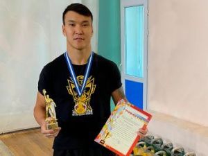 Сотрудник отдела специального назначения «Белый медведь» Владимир Оленов стал победителем Якутского республиканского совета Общества «Динамо» по гиревому спорту