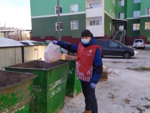 В Якутске волонтеры оказывают помощь пожилым людям