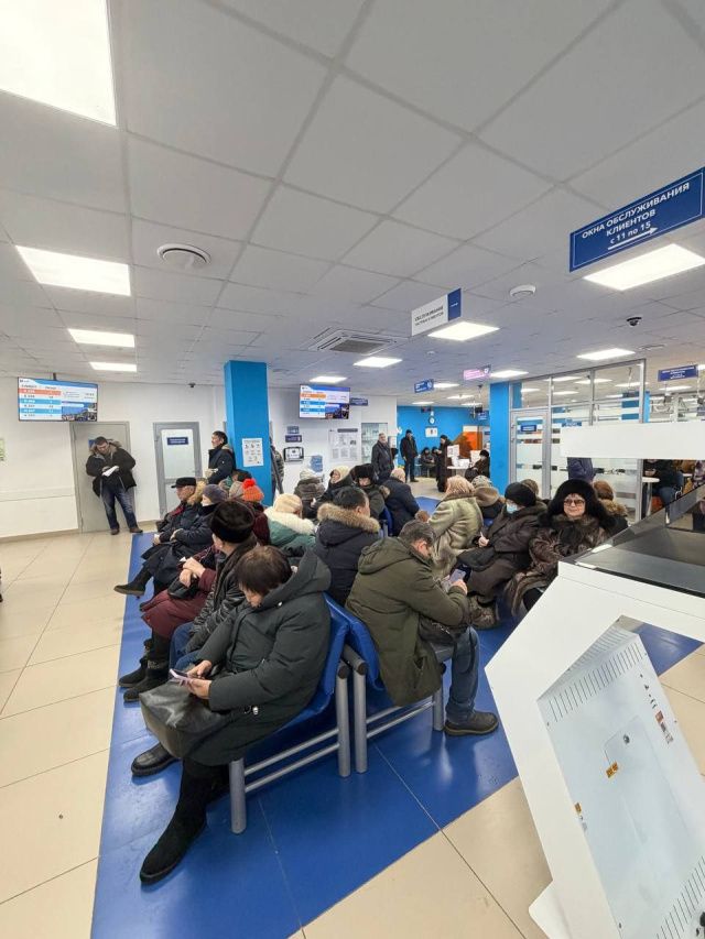 Горожане жалуются на очереди в ДЭК