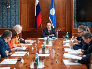 Айсен Николаев провел первое заседание обновленного состава Конституционной комиссии РС (Я)