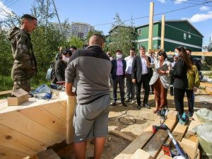 В Якутске благоустраивают общественные пространства и дворовые территории   