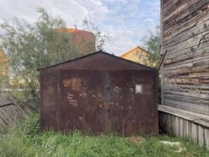 Житель Якутска обворовал чужой гараж, а на следующий день продал его