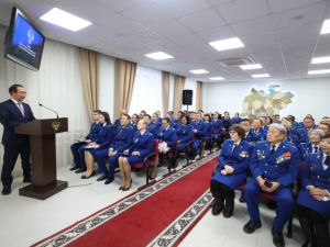 Айсен Николаев поздравил работников Прокуратуры с профессиональным праздником