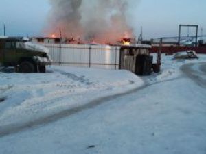 Во время пожара в гараже ГУП ЖКХ в Верхоянске уничтожена огнем тяжелая техника
