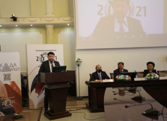 В День науки ученым вручили награды за вклад в социально-экономическое развитие Якутска