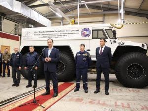 Колымскому поисково-спасательному отряду передали новый снегоболотоход