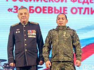 Государственные награды вручили воинам-якутянам на II Антифашистском форуме в Якутске