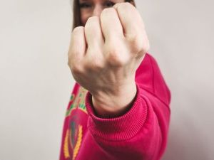 Таскала за волосы: Якутянка жестоко избила подругу