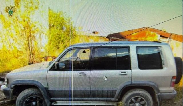 Покаталась и села: в Якутске женщина угнала чужой внедорожник