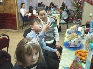 Социальная столовая Якутска провела праздник Рождественская ёлка для детей инвалидов и детей из многодетных семей и детей инвалидов