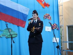 Сотрудники МВД Якутии провели социально-патриотическую акцию для детей, находящихся на длительном лечении в Национальном центре медицины