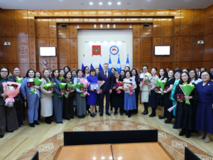 В Якутии многодетным матерям вручили государственные награды