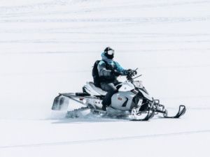 Суд арестовал снегоход у подозреваемого в незаконной охоте в Усть-Майском районе