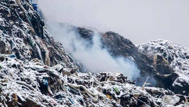 «Задыхаемся от дыма». В Мохсоголлохе горит свалка, жители жалуются на задымленность