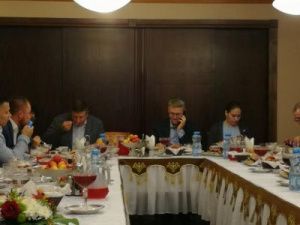 Фотофакт: На деловом завтраке премьера Якутии с предпринимателями журналистов не пригласили за стол