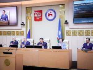 Депутаты Ил Тумэна аплодируют Сардане Гурьевой