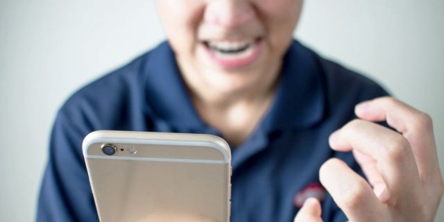 Житель Нерюнгри оскорбил ребенка в ватсапе