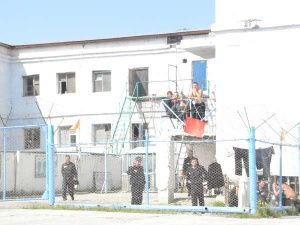 Нам пишут: Заключенные Якутии «диктуют» VIP-условия!    